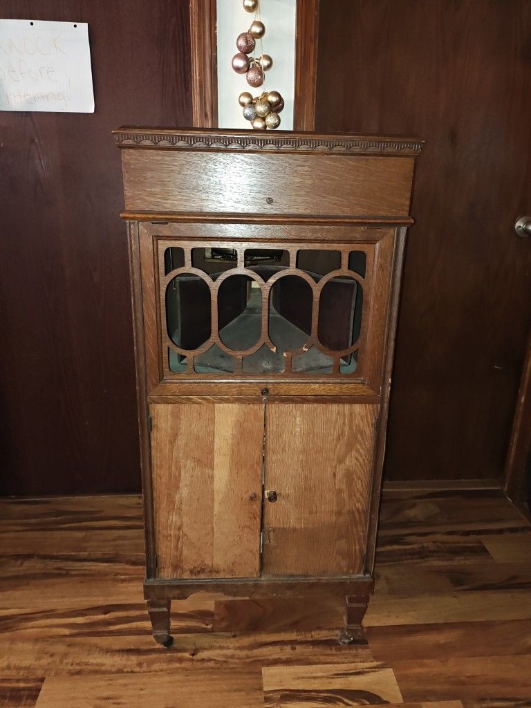1920 Record Player