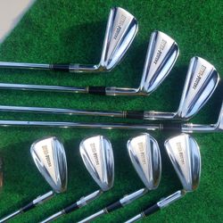 Wilson Dynapower Forged Irons Golf Club Set w/Putter