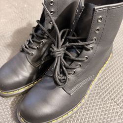 New Without Box Dr Martens Airwair Black Boots Sz10/43