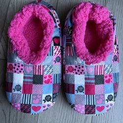 NEW-Women’s Indoor Non-Slip Sherpa Slipper Socks Size 7-8