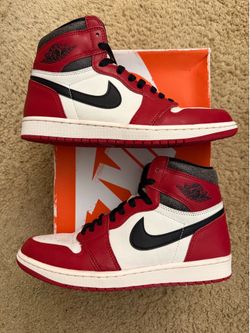 Size 9 (Pre owned, comes with original box) - Air Jordan 1 high og chicago lost and found