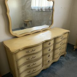 French Provincial Bedroom Furniture 