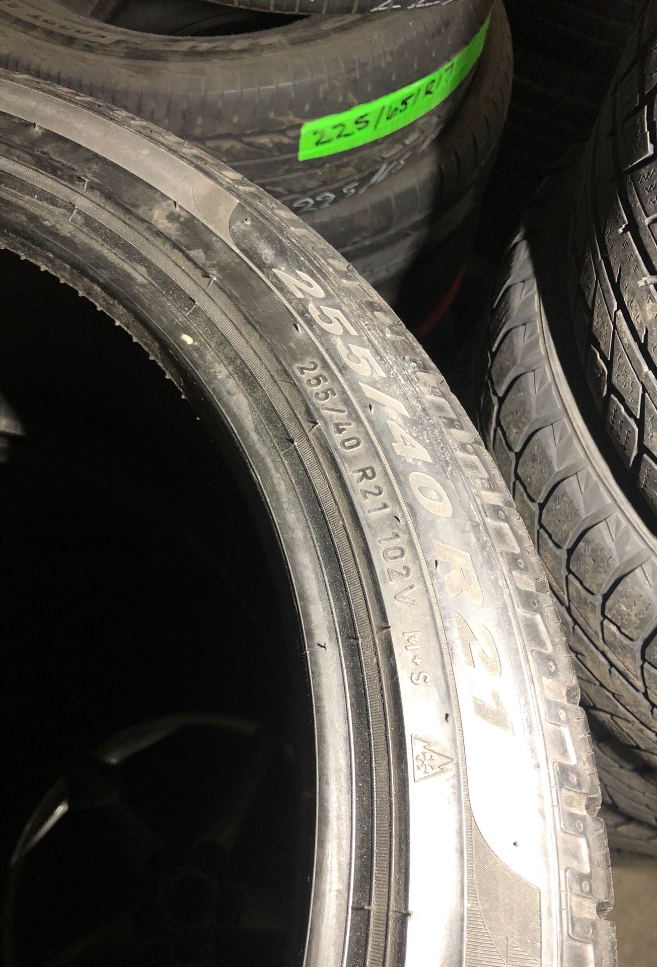255-40-21 tires for sale SET of tires almost new %95