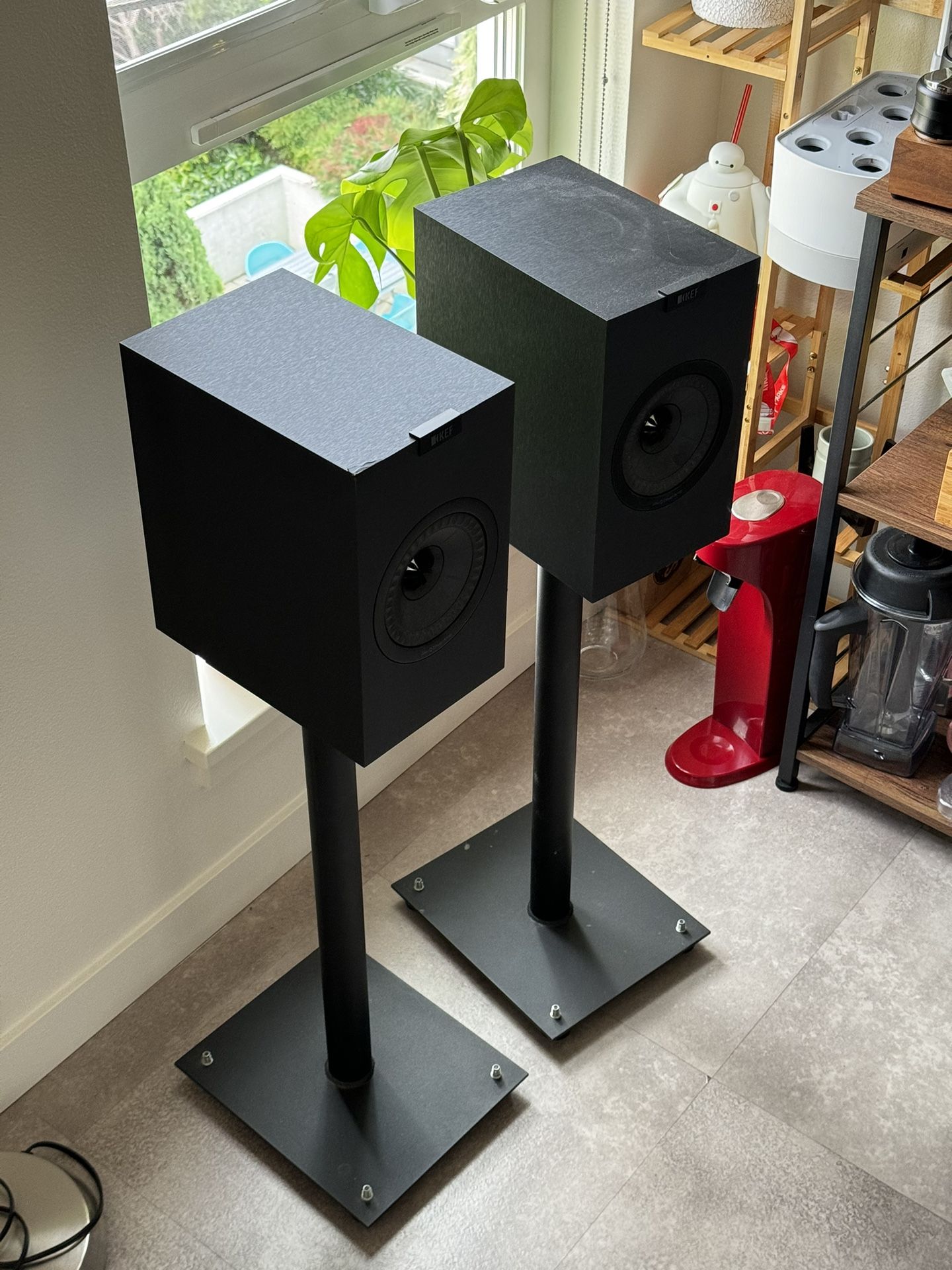 KEF Q150 Speakers with Stands