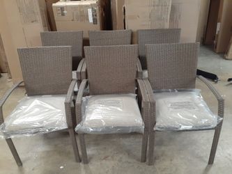 New set of 6 wicker chairs with cushions