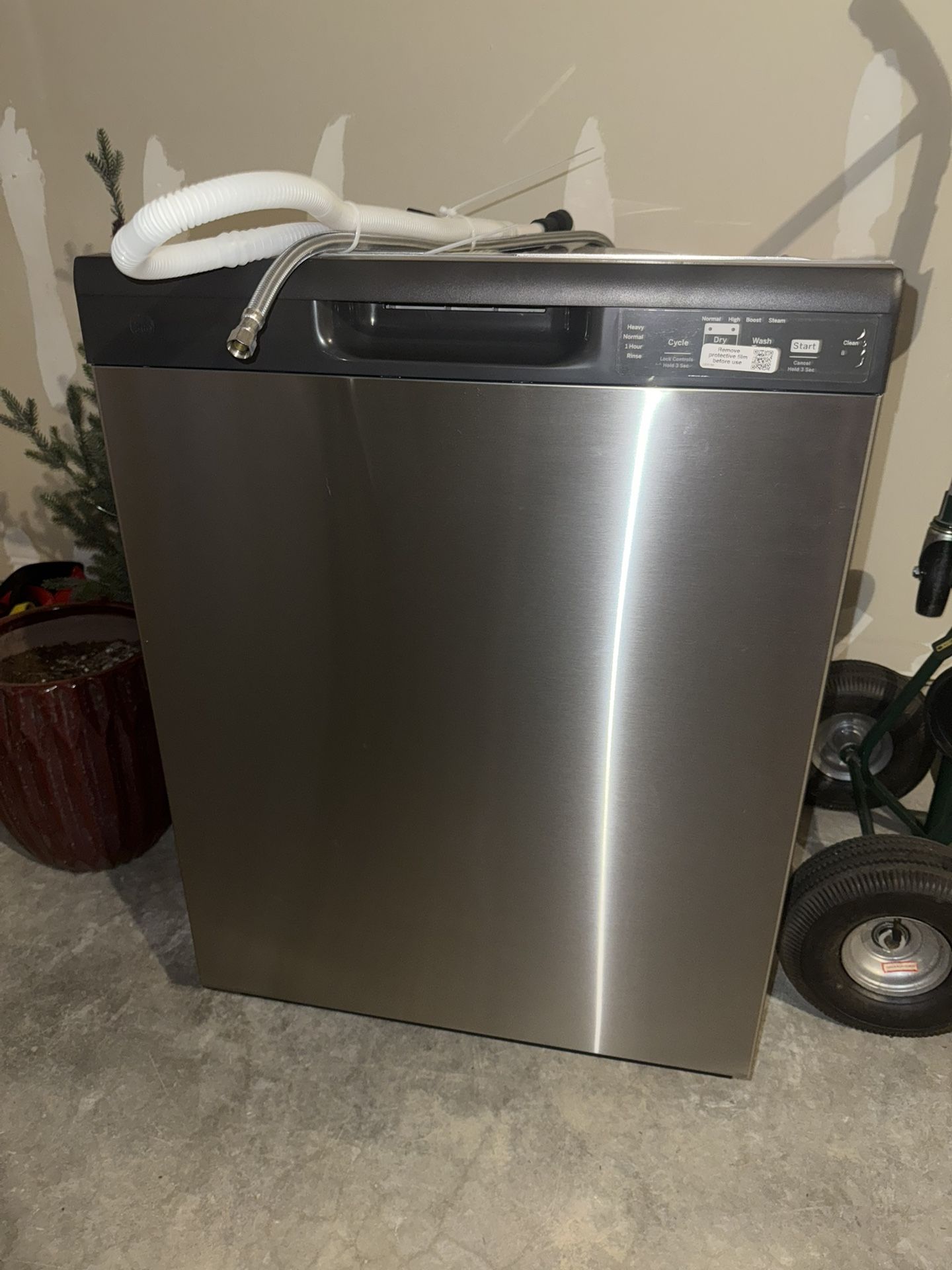 GE dishwasher (Brand New)