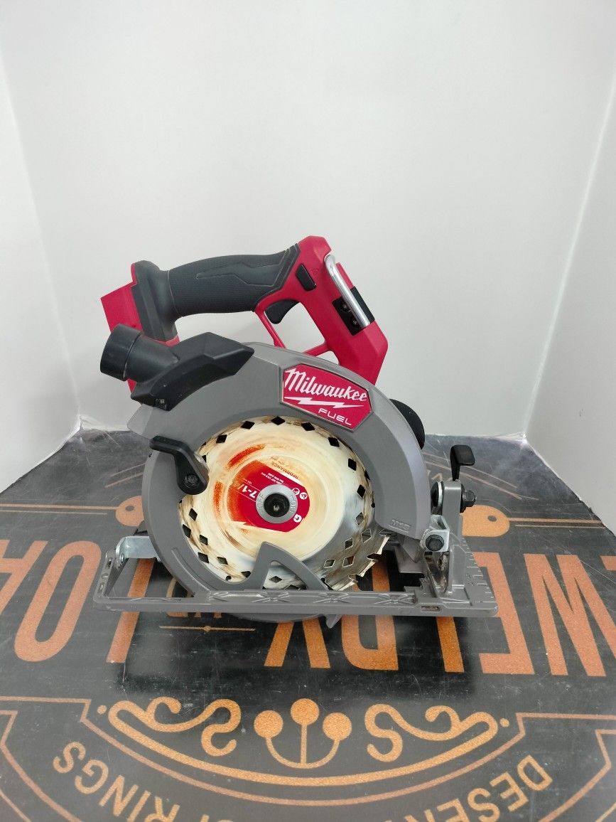 Milwaukee Fuel Circular Saw
