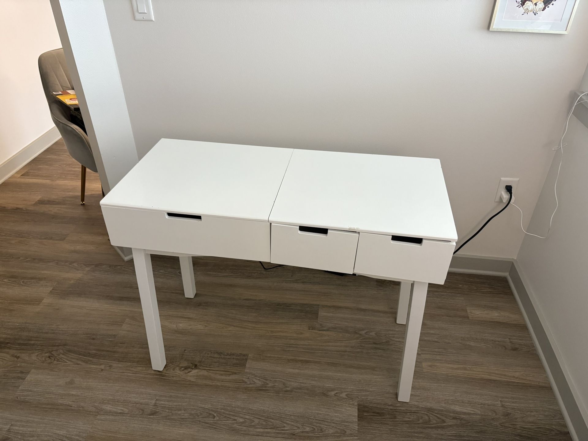 White Desk/Vanity with Inside Storage and Mirror
