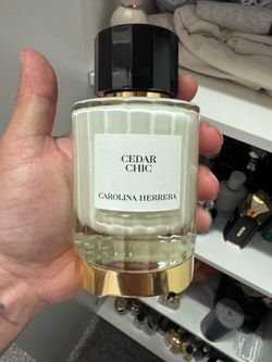 Carolina Herrera Cedar Chic Perfume