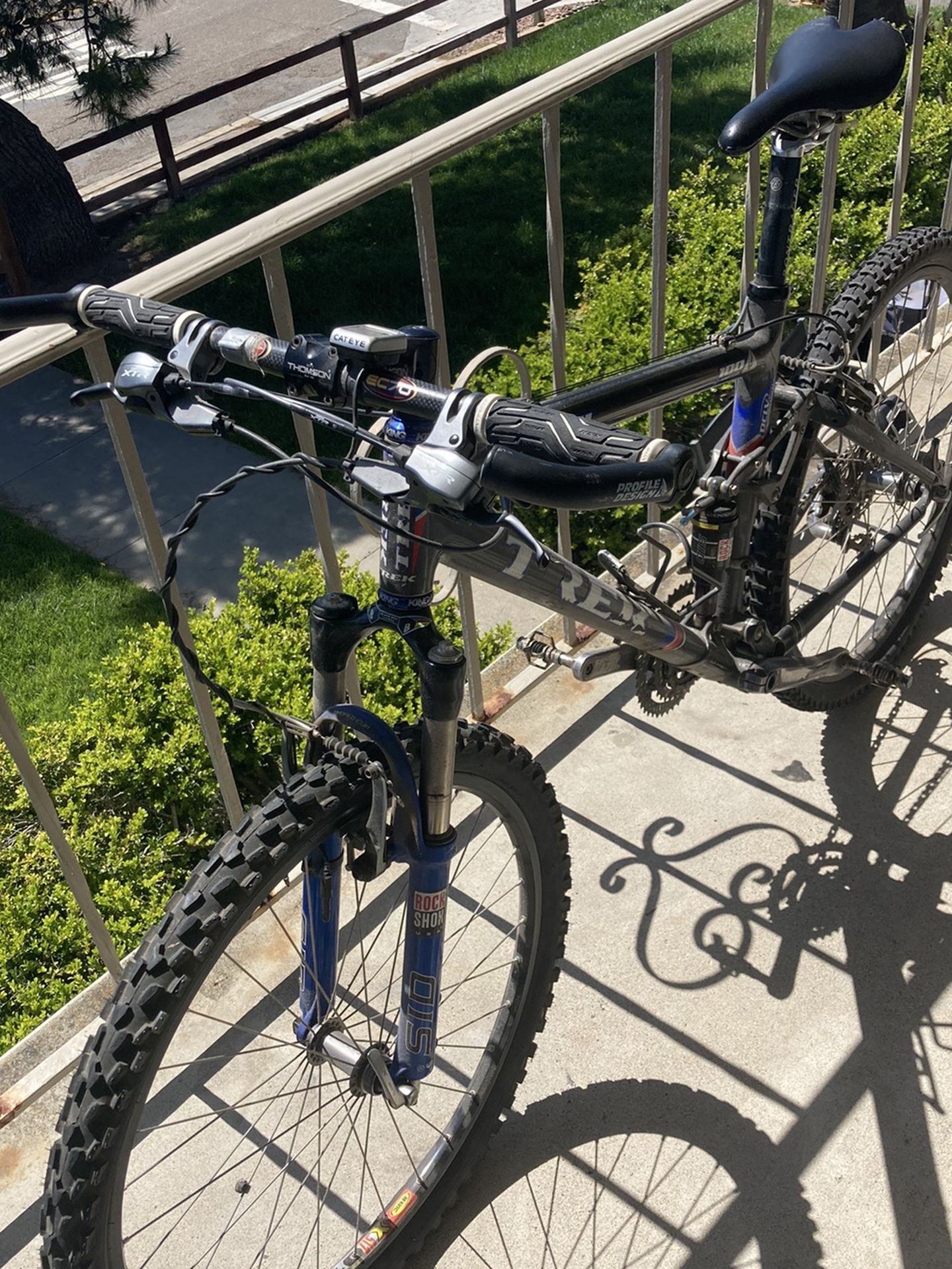 Carbon Fiber Trek Fuel 100 Mountain Bike
