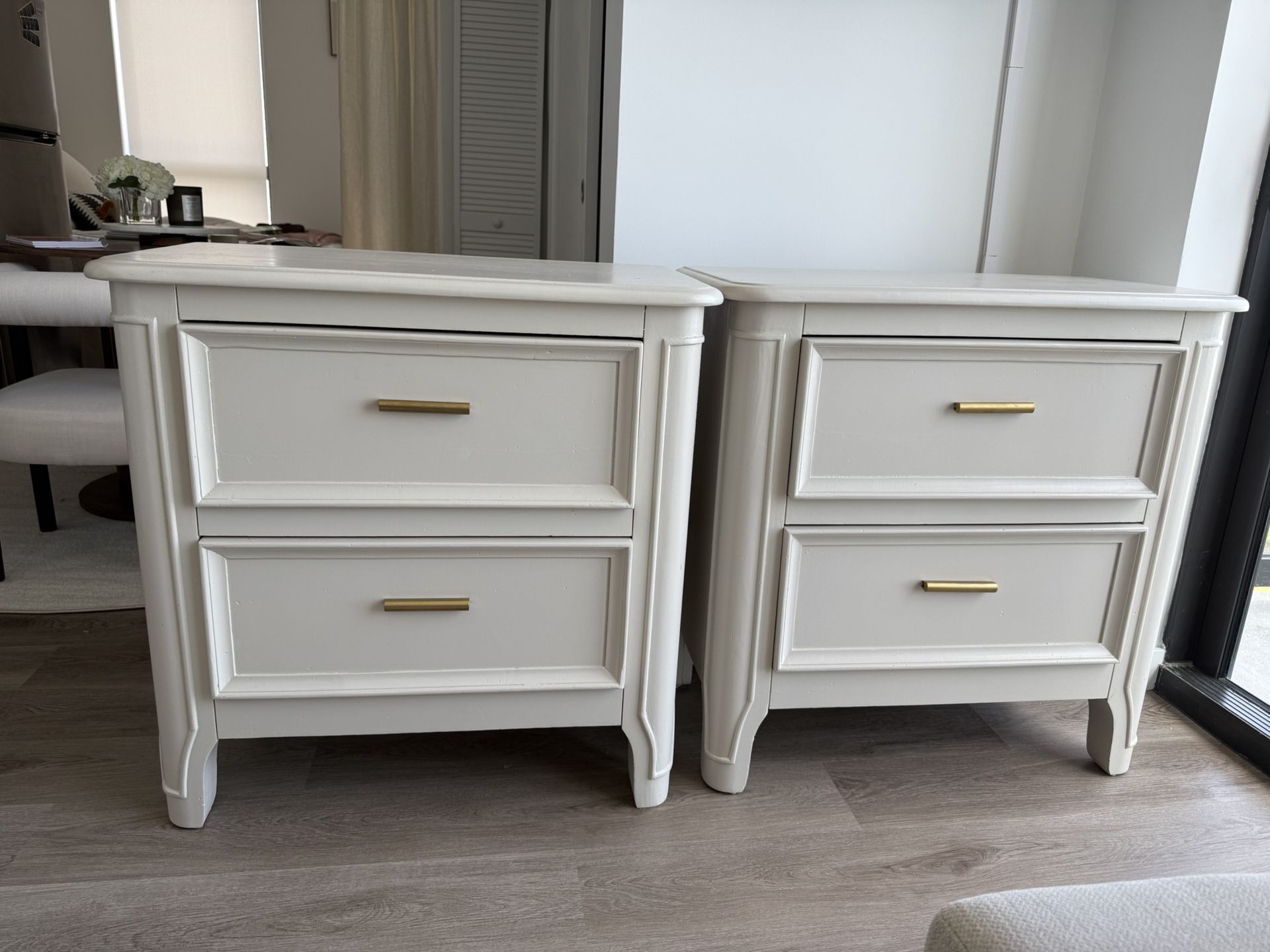 Set Of 2 Nightstands
