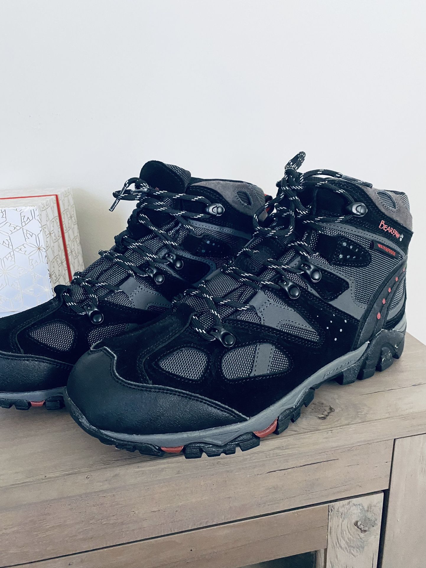 Bear paw Hiking Boots Size 10.5