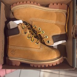 BRAND NEW Kids Timberland Size 6