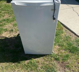 Magic Chef mini fridge