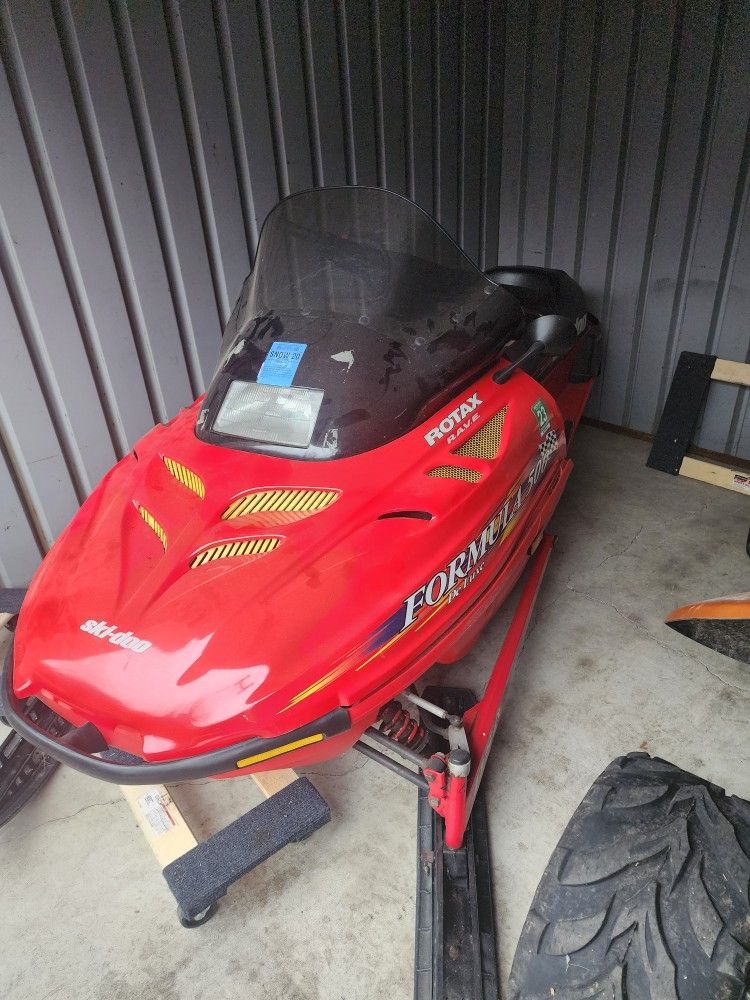 1998 Skidoo Formula 500 DeLuxe