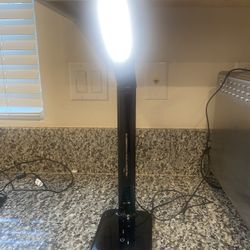 LED Lámpara De Escritorio Nueva No Tiene Caja