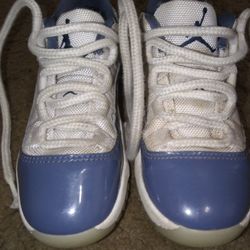 Kids Jordan 11s size 13C