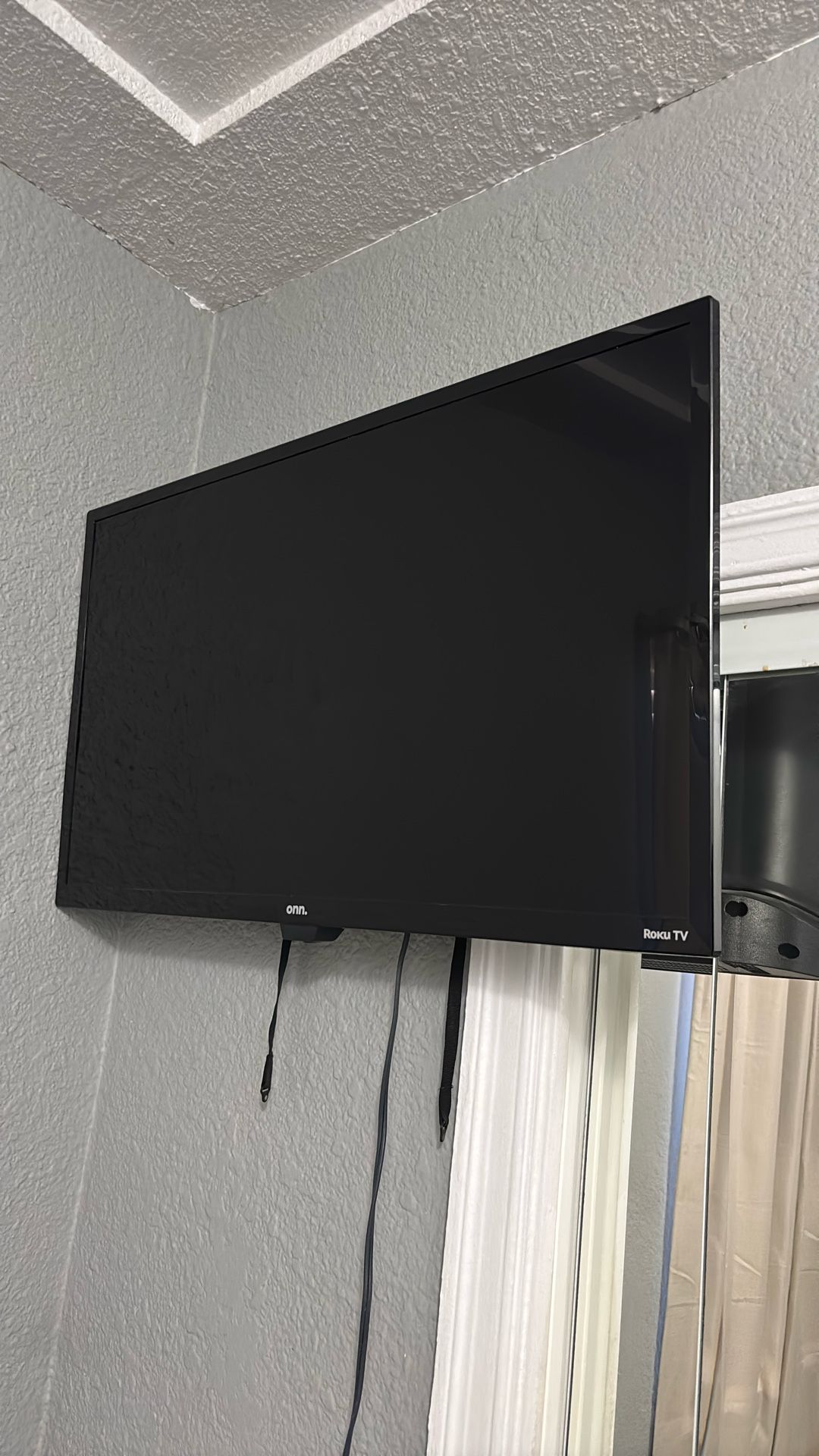 32 Inch Onn Roku Tv.