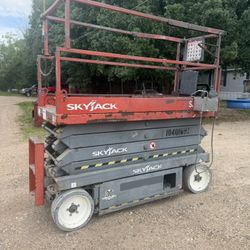 Skyjack SJIII 3226 Electric Scissor Lift