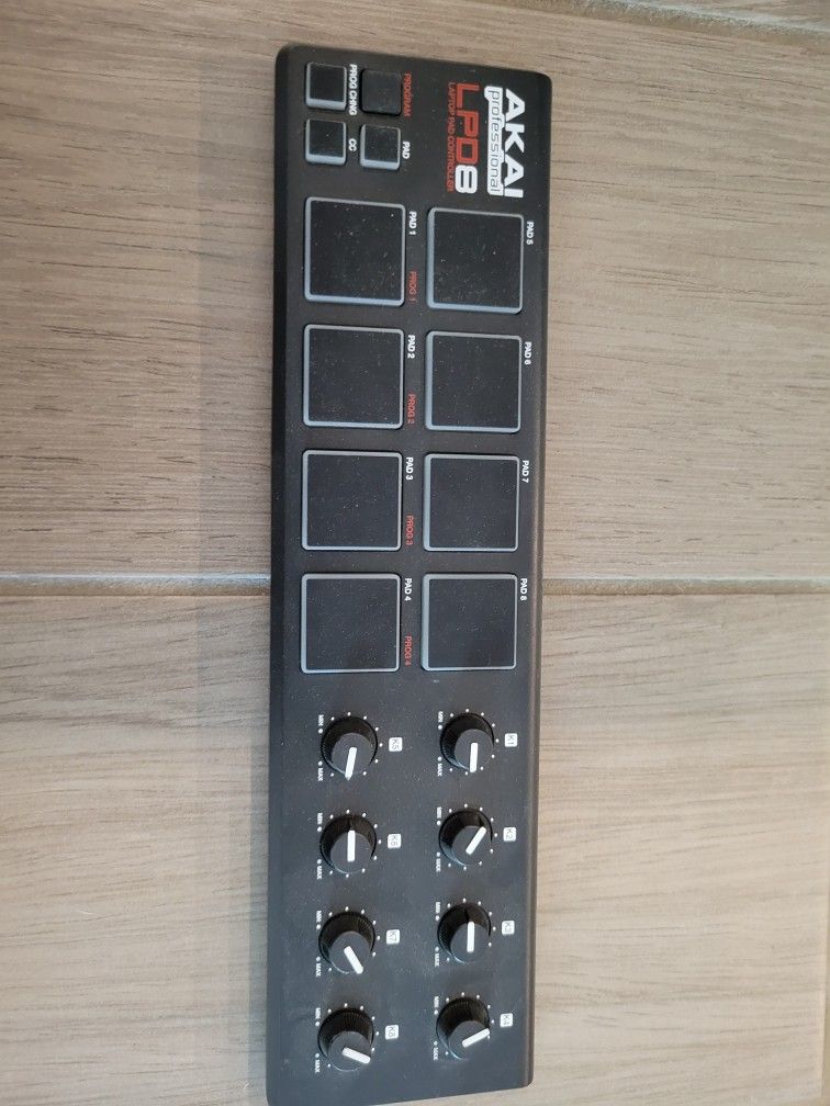 Akai LPD8 Midi Controller