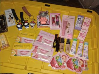 There are 28 item