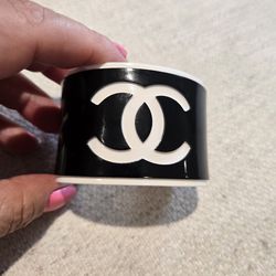 Cuff black and White CC.