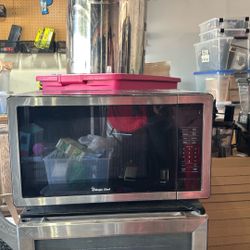 Magic Chef 1.1 Cu. Ft. Countertop Microwave