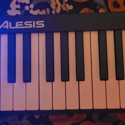 Alesis V25 midi keyboard. Usb Cable Included