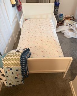 Toddler bed - like new condition