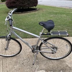 Giant Cypress DX bicycle with Cateye Padrone 