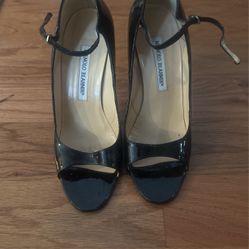 MANOLO BLAHNIK PATEN LEATHER PEEP TOE SHOES