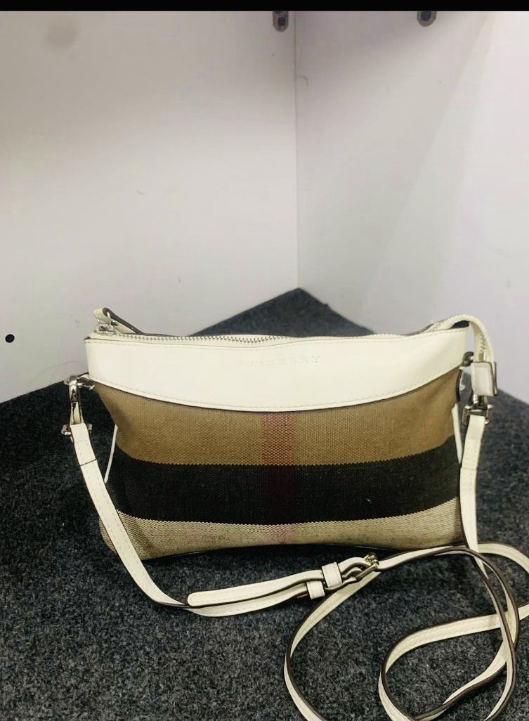 Preloved Burberry canvas Leather Peyton white Crossbody Shoulder Bag
