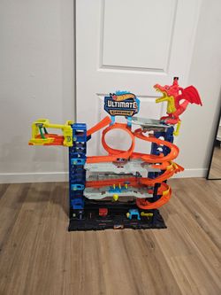 Hot Wheels Ultimate Garage Playset with Dragon
