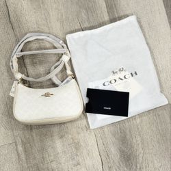 Teri Shoulder Coach Bag (White/Gold)