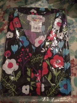 Brand new UAscrub flower top