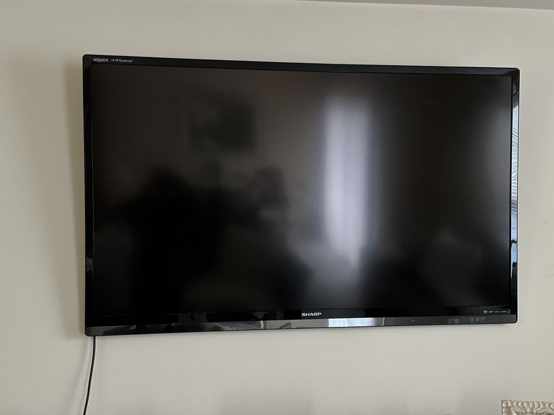 55 Inch TV & Wall Mount