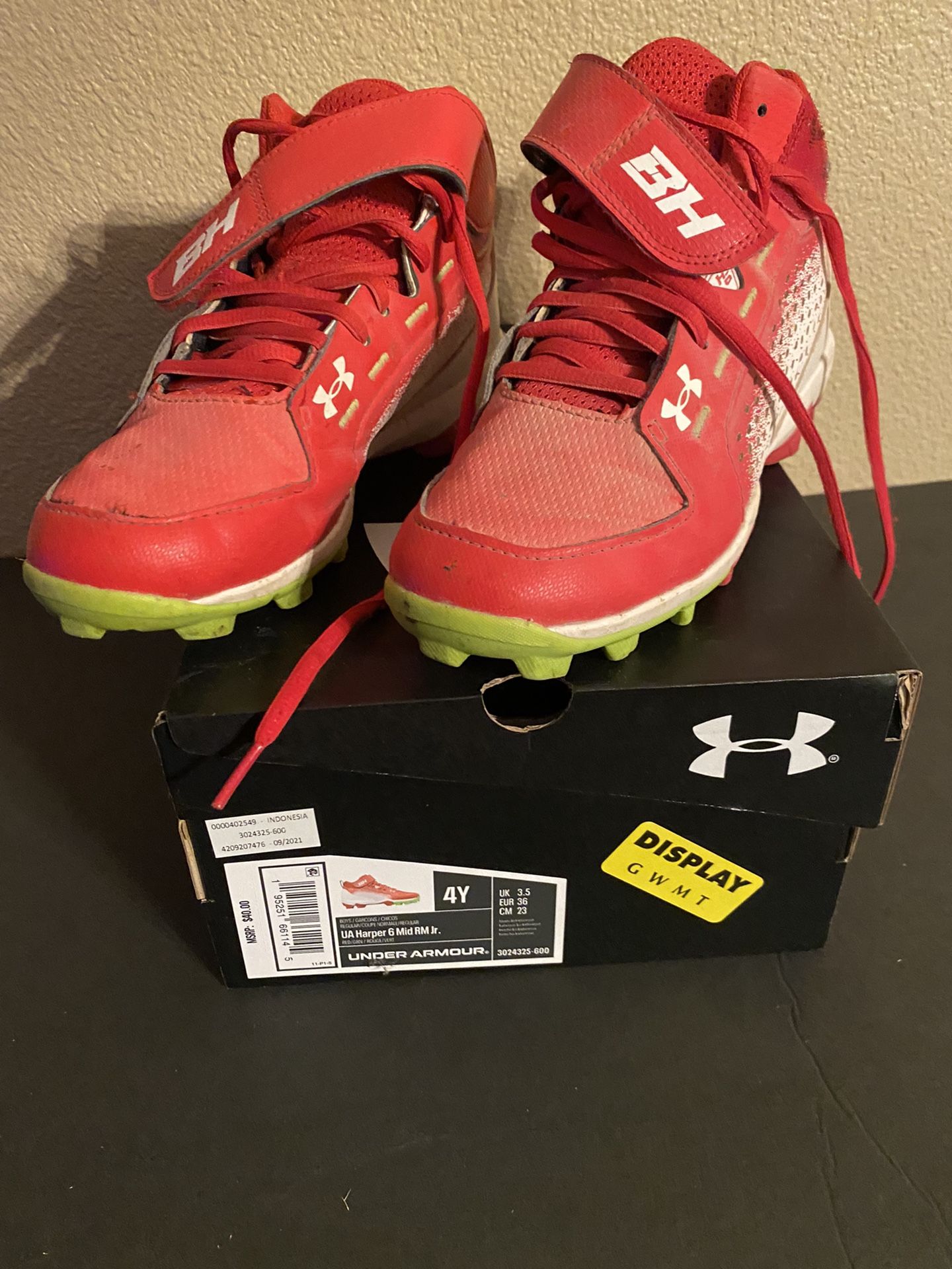 Under Armour Harper 6 MID RM Baseball Cleats RED