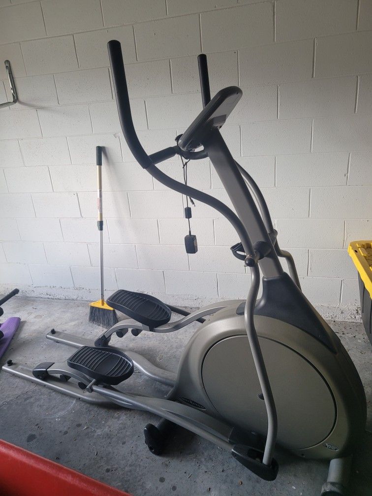 New Special Price!Elliptical Machine  Good Condition 