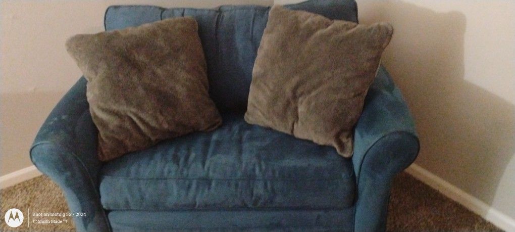 Loveseat Sofa /w Pullout Bed and Single Mattress