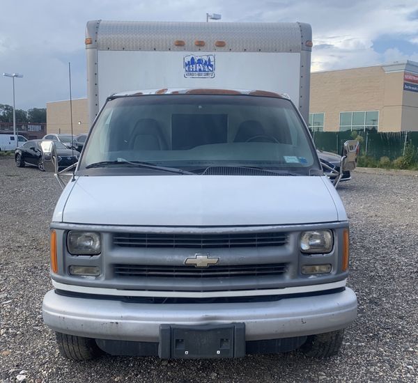 2001 Chevrolet G3500 box truck for Sale in Teaneck, NJ - OfferUp