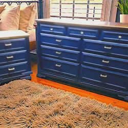Beautiful Queen Bedroom Set With Two Tone Stain.And Dark Navy Color