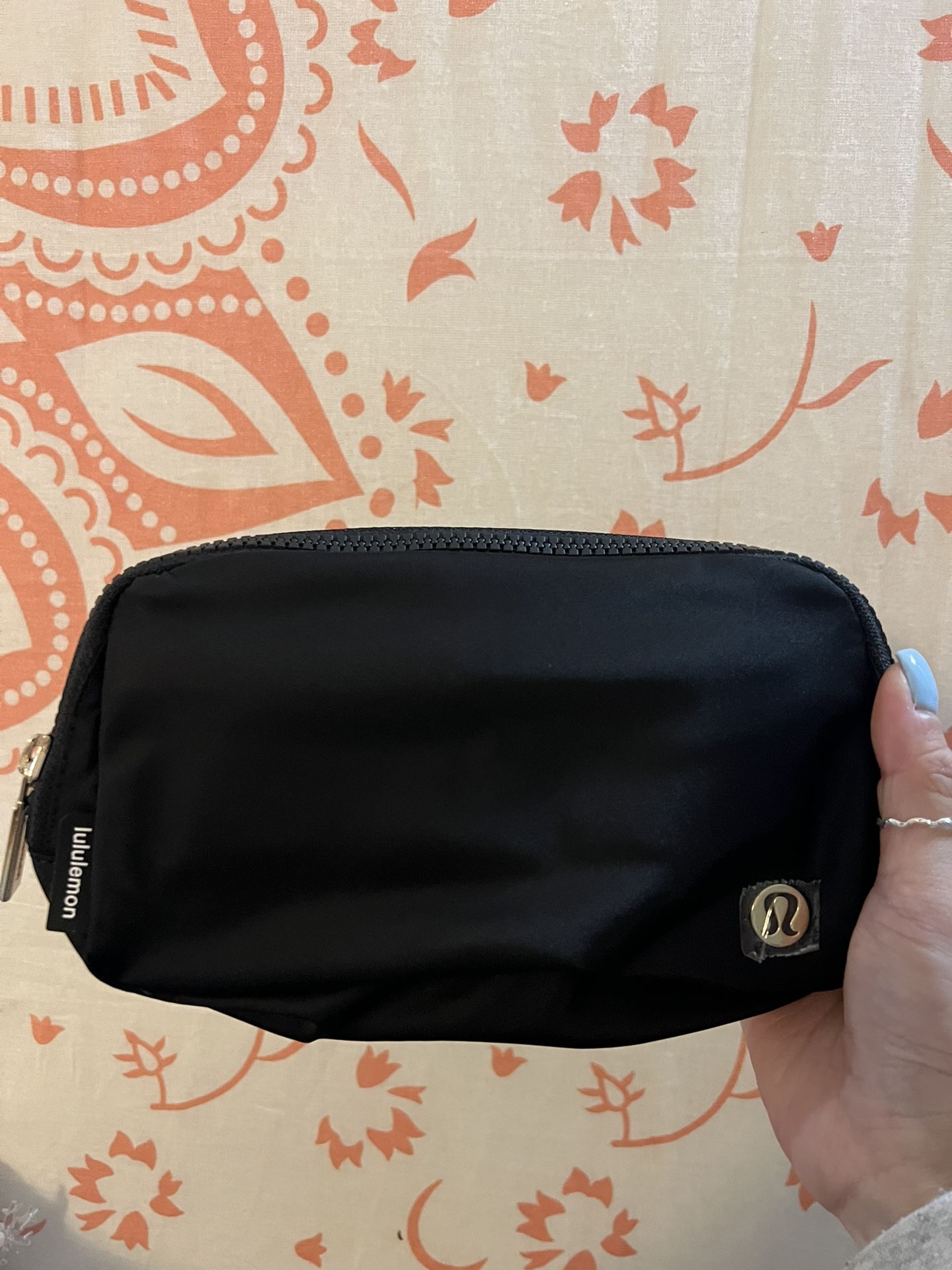 BRAND NEW WITH TAGS! LULULEMON ATHLETICA everywhere Belt Bag - Black, Gold Hardware
