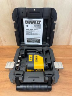 Brand new!! 100 ft. Green Self-Leveling Cross Line Laser Level with (3) AA Batteries & Case