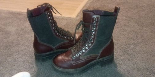 Girls combat boot size 6