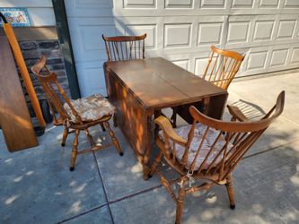 Drop leaf dining table and 4 chairs for Sale in Manteca