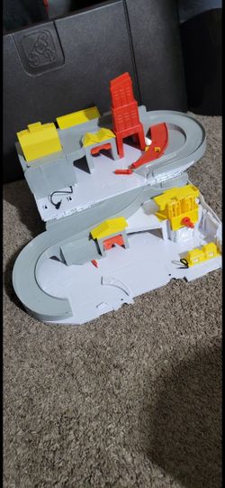 Hot  Wheels Car Wash Service Station 