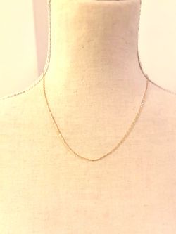 The Singapore-style chain is crafted with bright yellow gold plating and features a secure lobster clasp.