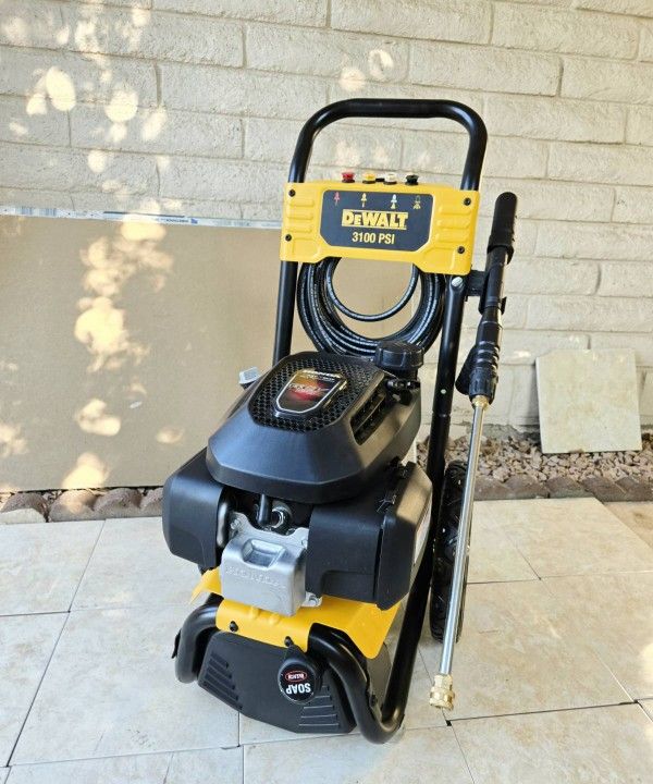 DEWALT 3100 PSI 2.3 GPM Cold Water Gas Pressure Washer with HONDA GCV170 Engine
