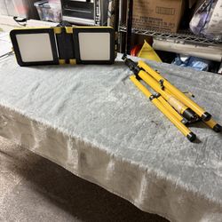 Work Light With Tripod 
