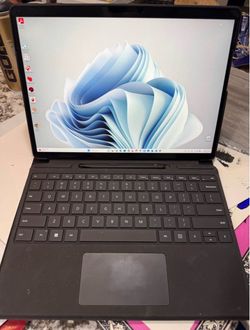 Microsoft Surface Pro 9 | i5 | 16GB RAM | 256GB SSD | Signature Keyboard + Slim Pen 2